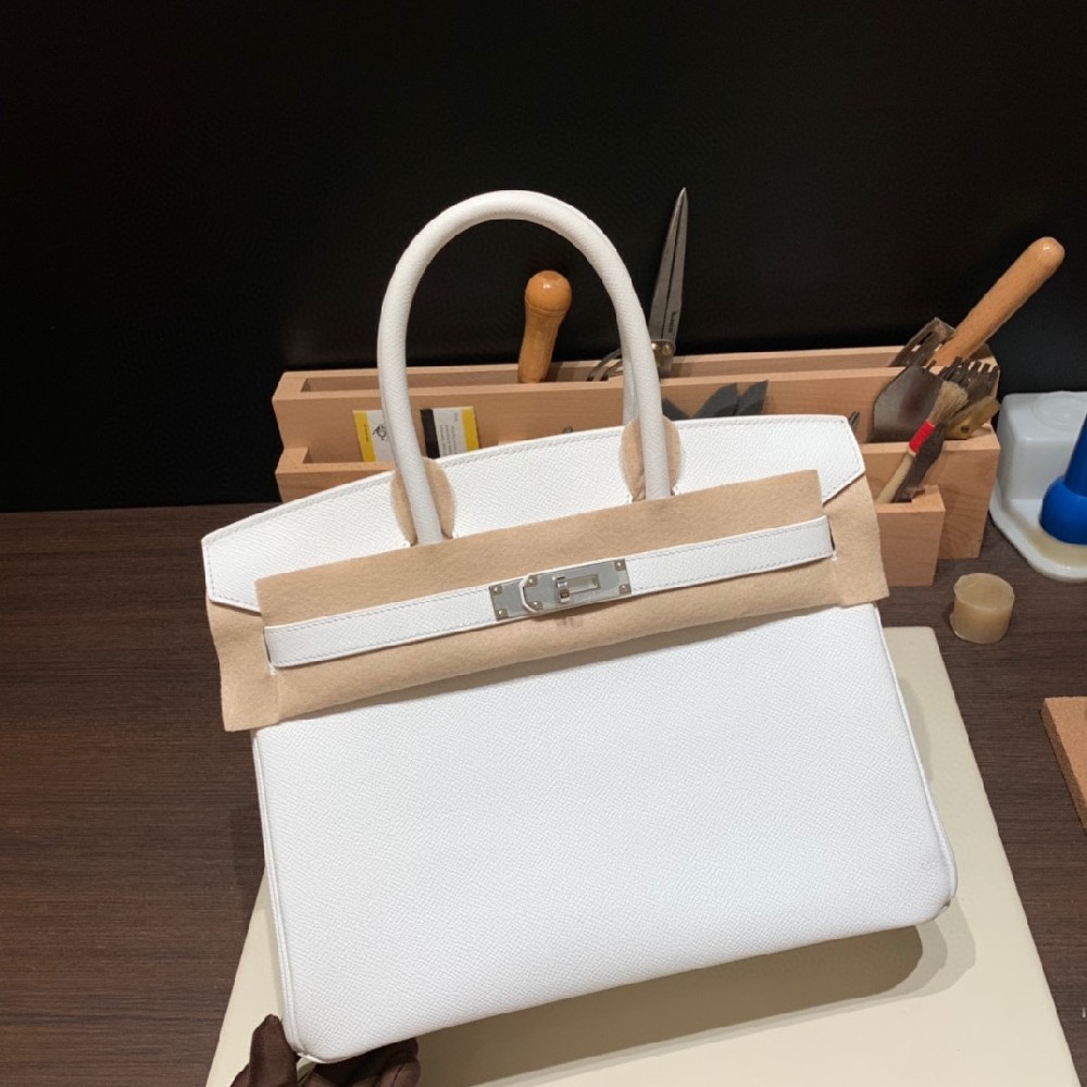 Birkin 30 01 纯白 银扣💫   Epsom比togo皮更加硬挺 版型完美 〰️经典耐看 公务休闲皆🉑  着货量日常使用也是足够的