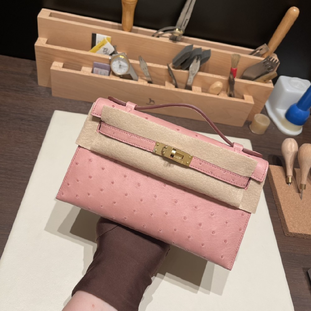 现货 😘kelly pochette/一代 kk鸵鸟 94陶瓷粉 金 质感肉眼可见！不要太妥了👍🏻👍🏻 贵气优雅 仙仙的粉