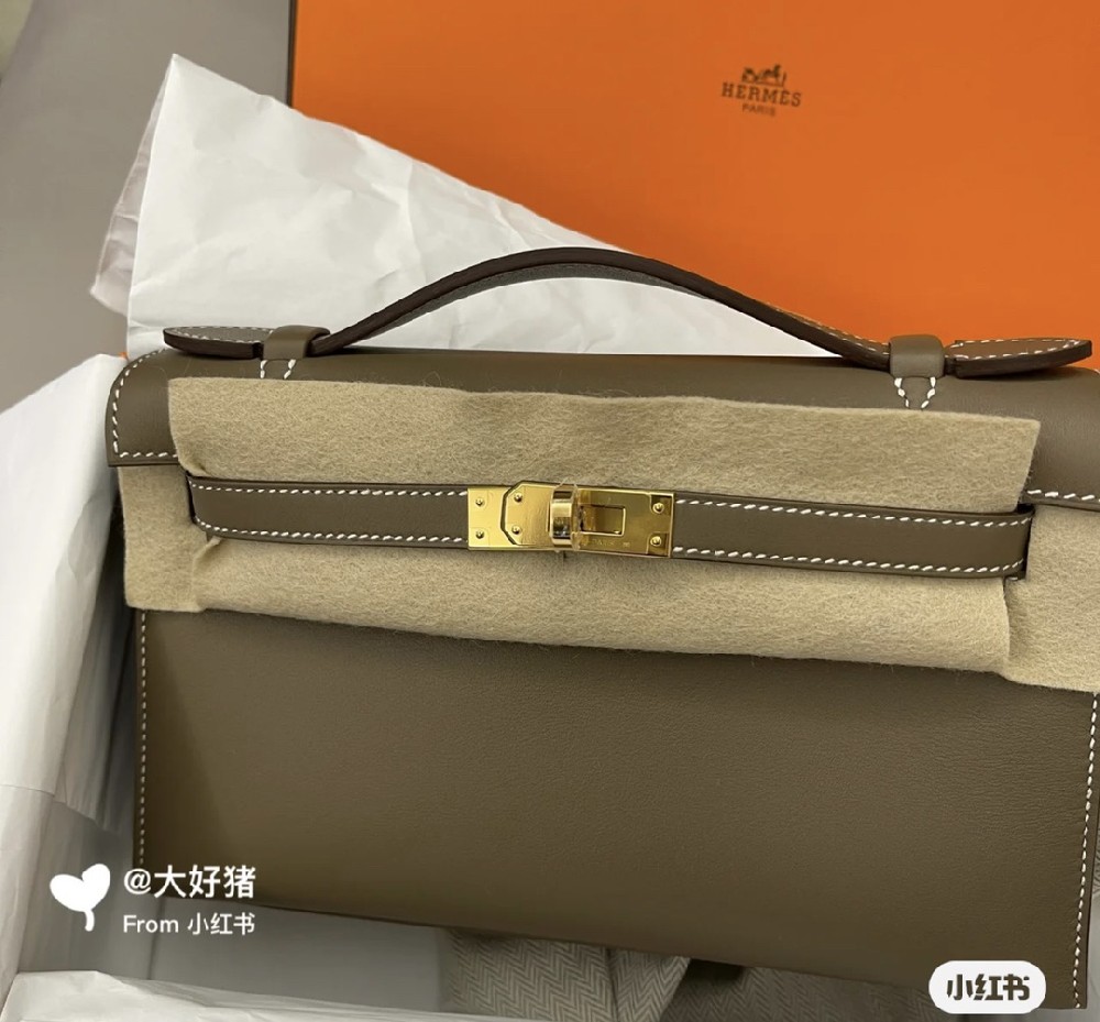 18 大象灰 金扣 kelly pochette 软软的swift皮 金刚色 呈现优雅知性的气质 闭眼入的一个主色